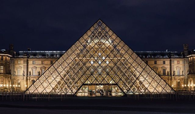 Louvre’da 10 Milyon Euroluk Sahte Bilet Vurgunu