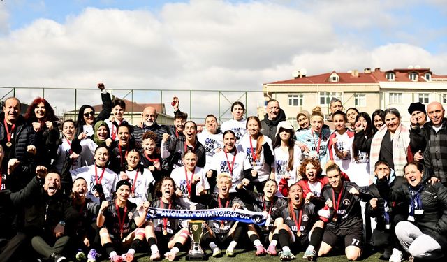 Avcılar Cihangirspor Kupasını Kaldırdı