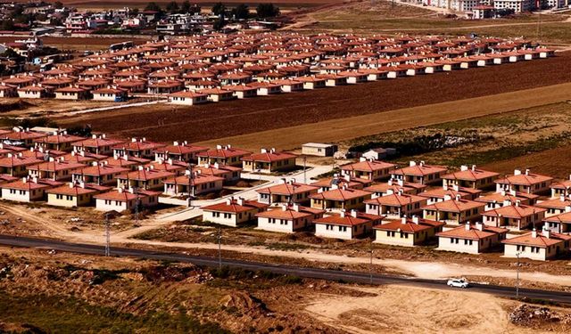 Hatay Kumlu’da Köy Evleri Doldu, Umutlar Yeniden Yeşerdi