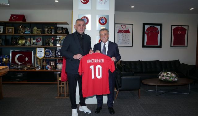 Ahmet Nur Çebi’den TFF’ye Ziyaret! Hacıosmanoğlu’ndan Özel Forma Hediyesi