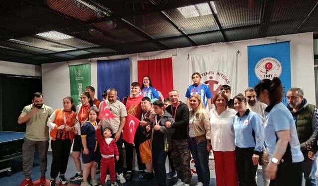 Adana’da Özel Sporcular Masa Tenisi Heyecanı