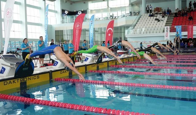 Edirne’de Paletli Yüzme Heyecanı Sürüyor: Şampiyona Tüm Hızıyla Devam Ediyor