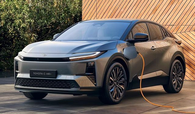 Elektrikli Toyota C-HR+ Tüketim Rekoru Kırdı: 500 Kilometreyi Rahat Geçiyor