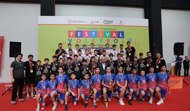 Türkiye'nin En İyileri Belli Oldu! Midi Voleybol Şampiyonası Eskişehir'de Tamamlandı