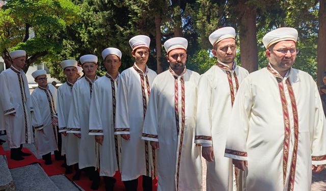 GÖRDES'TE TARİHİ GÜN: İLK KEZ 10 HAFIZ İÇİN İCAZET MERASİMİ DÜZENLENDİ
