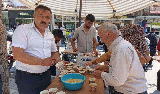 GÖRDES CUMA MAHALLESİ’NDEN 7 KAZAN AŞURE İLE 4 BİN KİŞİYE İKRAM