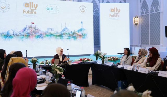 Bakan Göktaş: Genç Müslüman Kadınlar Geleceğin Liderleri Olacak