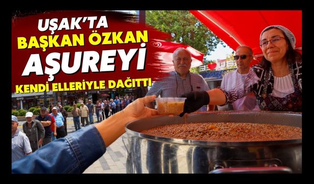 Uşak'ta Başkan Özkan Aşureyi Kendi Elleriyle Dağıttı