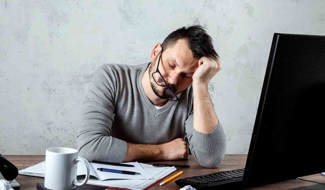 Uzmanından Uyarı: Dinlenseniz de Geçmeyen Yorgunluğun Nedeni Ruhsal Olabilir