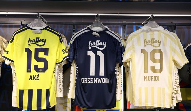 Fenerbahçe'de Yeni Transferlerin Formaları Satışa Çıktı