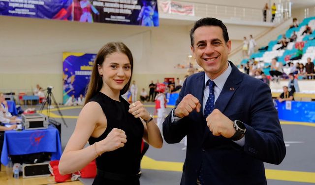 Bahri Tanrıkulu ve Merve Dinçel Kavurat, Minik Taekwondocularla Buluştu