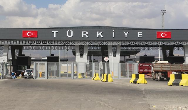 Habur’da Tarihi Yoğunluk! Bir Günde 2 Bin 454 Tır Sınırı Geçti