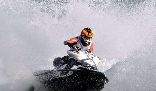 İznik Gölü’nde Adrenalin Dolu Hafta Sonu: Sujeti ve MotoSurf Yarışları Başlıyor