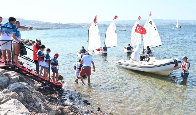 Çanakkale’de Çocuk ve Gençler Tarihe Saygı İçin Daldı