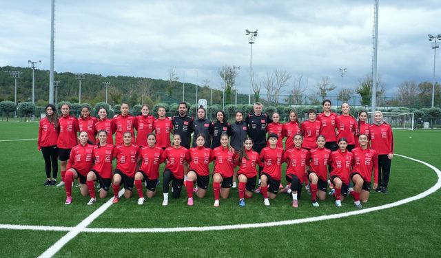 U17 Kız Milli Takımı Hazırlık Kampında Çalışmalarını Sürdürüyor