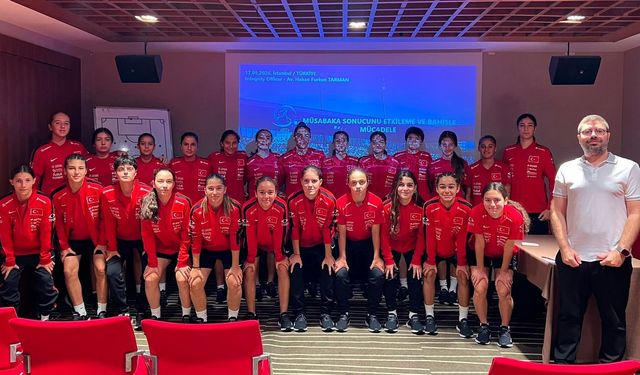 U17 Kız Milli Takımı'na Kritik Eğitim! Futbolculara Tehditlere Karşı Hakları Anlatıldı