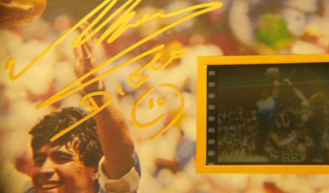 Maradona’nın Dünyasına Ücretsiz Yolculuk! Formaları ve “Yüzyılın Golü” Aynı Sergide