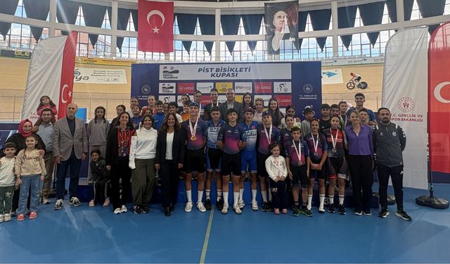 Konya’da 124 Genç Bisikletçi Piste Çıktı: 14 Madalyayla Zirveye Yerleştiler