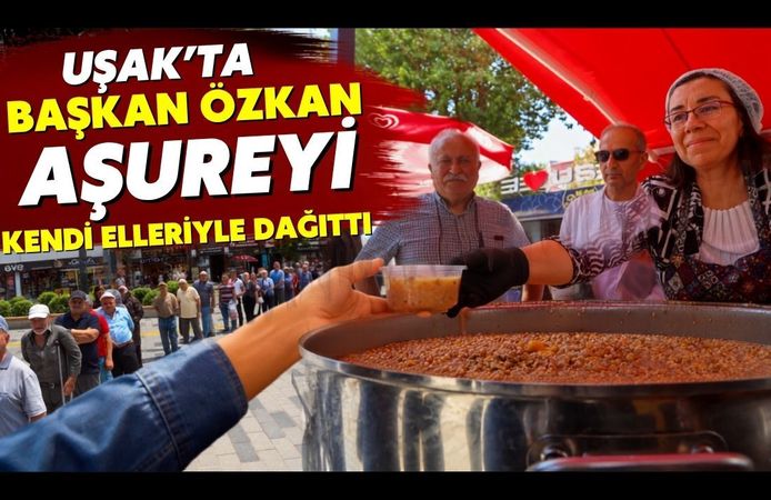 Uşak'ta Başkan Özkan Aşureyi Kendi Elleriyle Dağıttı
