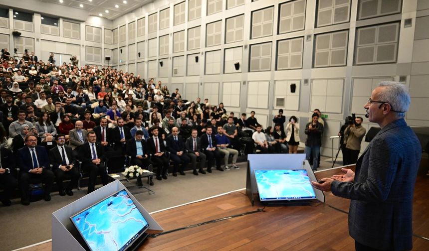 BAKAN URALOĞLU, MÜHENDİS ADAYLARIYLA BİR ARAYA GELDİ