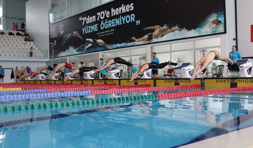 Indoor Paletli Yüzme Türkiye Şampiyonasında 8 Türkiye Rekoru Kırıldı