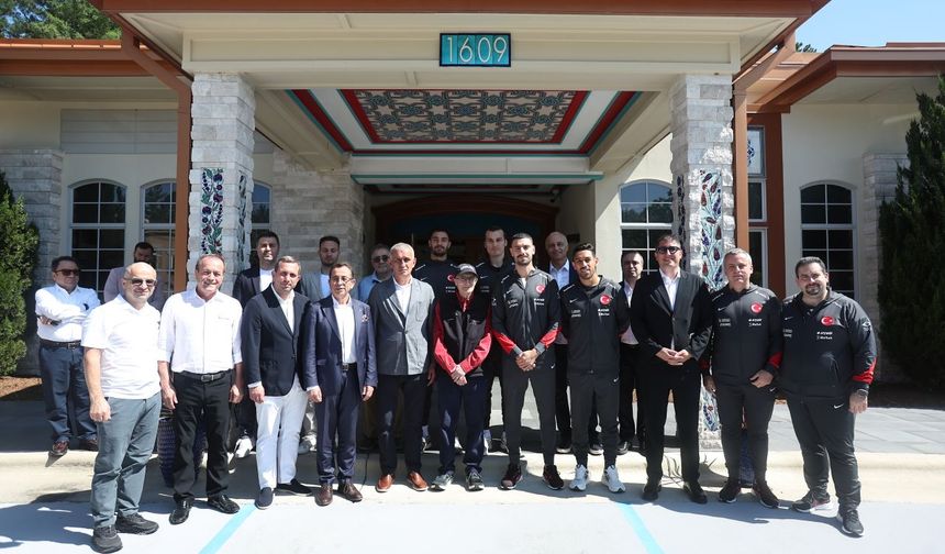 Başkan Hacıosmanoğlu ve A Millî Takım'dan Aziz Sancar'a Ziyaret