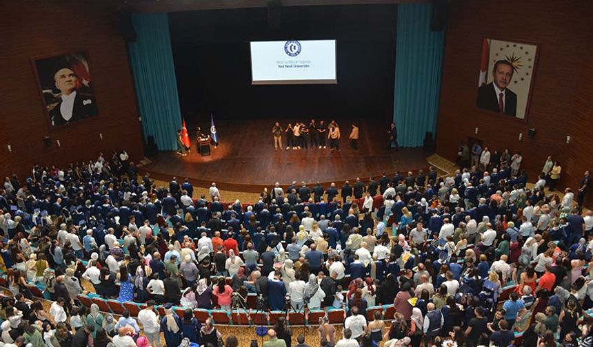 Uşak Üniversitesi’nde Büyük Mezuniyet Coşkusu