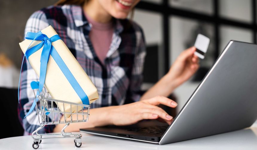 İŞTE MAĞAZADAKİ MÜŞTERİYİ ONLINE’A ÇEKMENİN İPUÇLARI