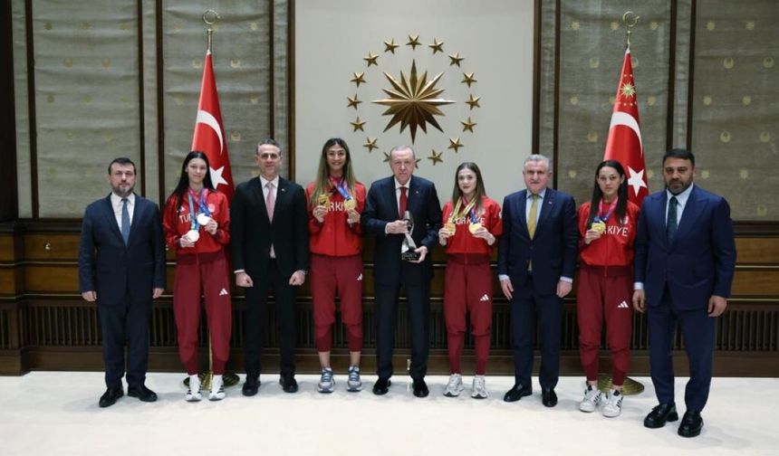 Cumhurbaşkanı Erdoğan, Şampiyon Sporcuları Kabul Etti