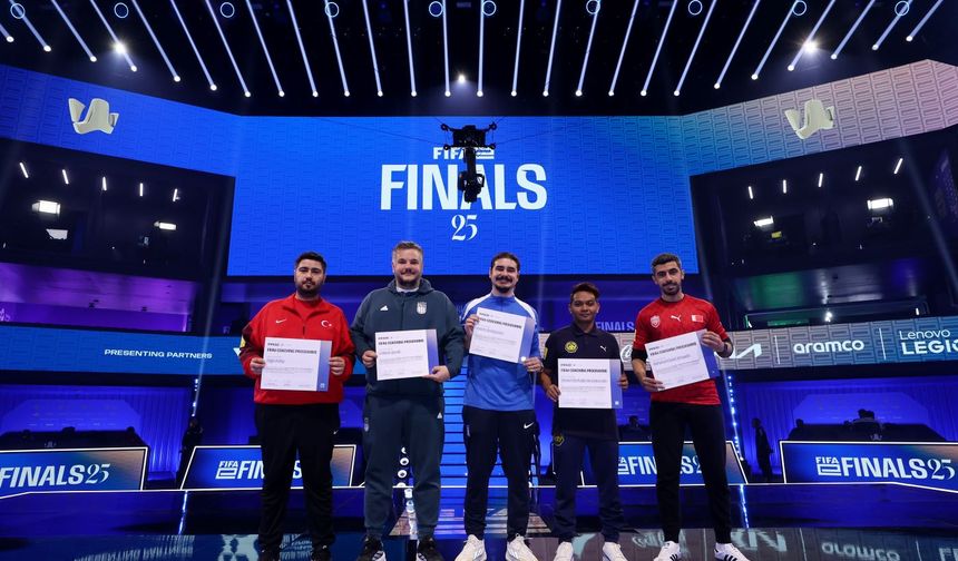 Tolga Atalay’a FIFA eAntrenör Gelişim Programı Diploması