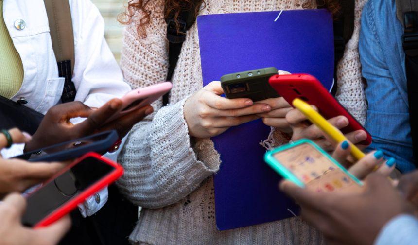 Avustralya 16 Yaş Altına Sosyal Medya Yasağını Başlattı