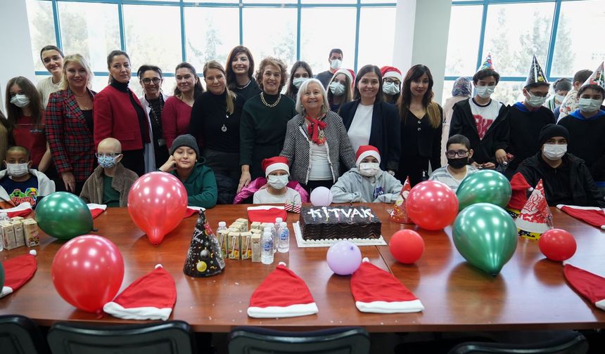 İzmir’de Kanserle Mücadele Eden Çocuklara Yeni Yıl Umudu
