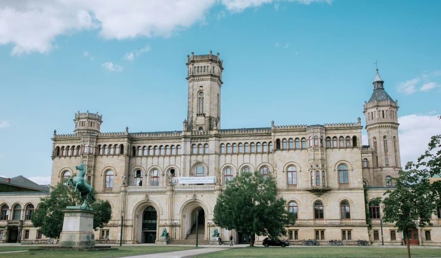 Türk Öğrenciler İçin Almanya’da Ücretsiz Üniversite Yolu