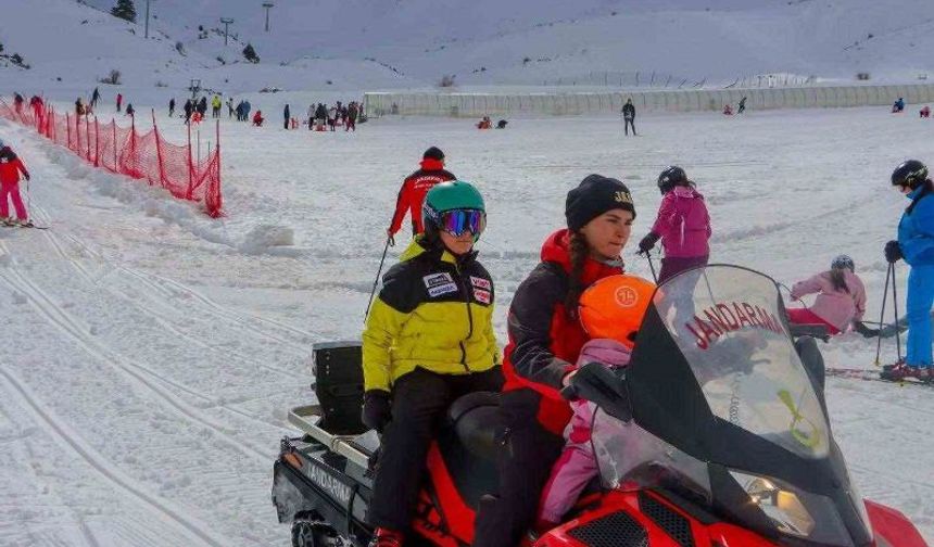 JAK’tan Şehit Çocuklarına Kayak Desteği