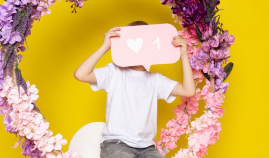 Sosyal Medya Benlik Saygımızı Sessizce Aşındırıyor