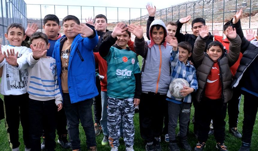 Depremzede Çocuklara Halı Saha, Umutlar Yeşerdi
