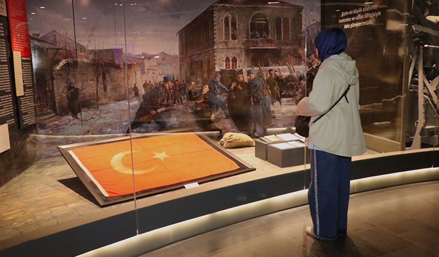 Şehit Kamil’in Tabutuna Sarılan Bayrak Gün Yüzünde