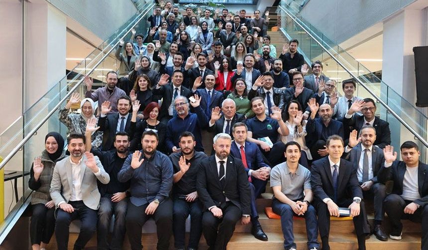 Bakan Kacır, Teknopark İstanbul’da Girişimcilerle Buluştu