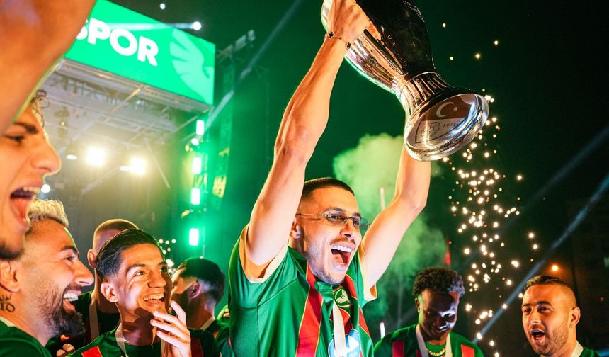 Amed Sportif Faaliyetler Süper Lig Kupasını Coşkulu Törenle Aldı