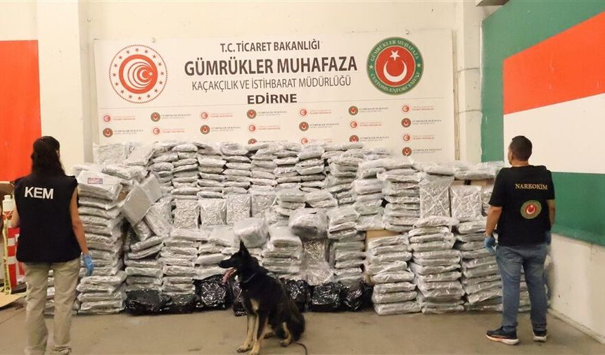 Kapıkule’de Dev Yasaklı Madde Operasyonu: TIR’dan 810 Kilo Esrar Çıktı