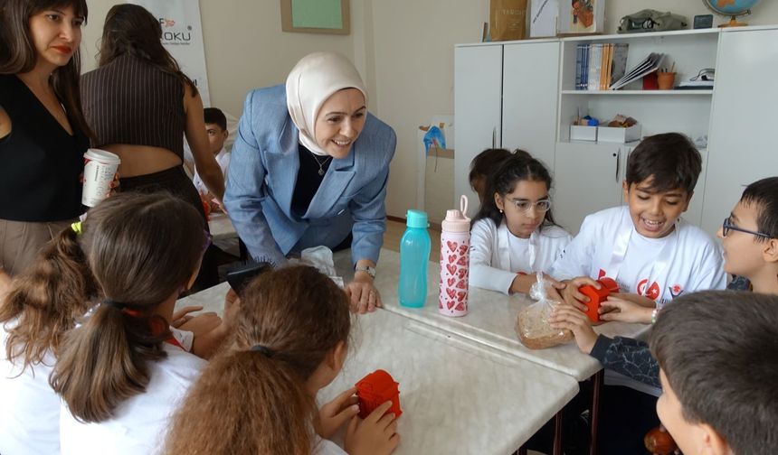 Görme Engelli Öğrenciler İngilizceyi Dokunarak ve Hareket Ederek Öğreniyor