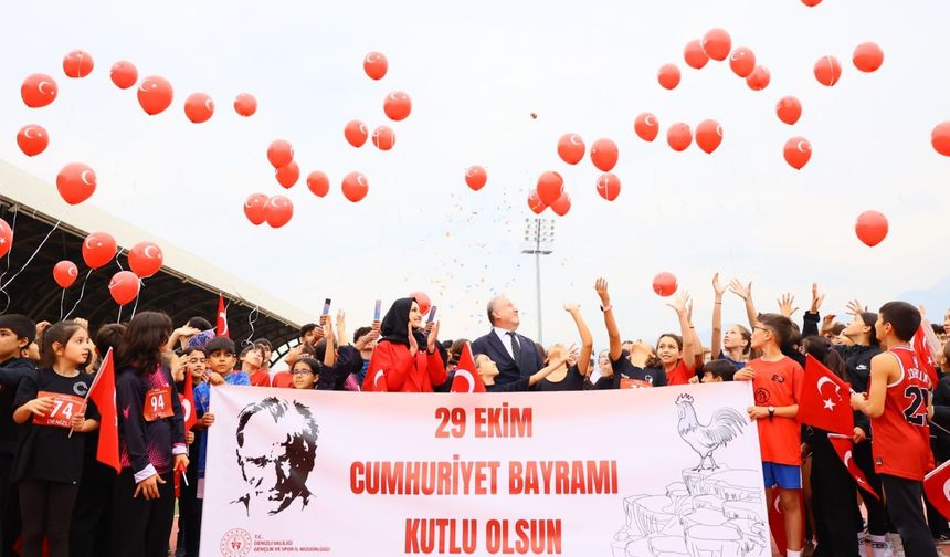 Denizli’de Cumhuriyet İçin Koştular! Merkezefendi’de Madalya Heyecanı