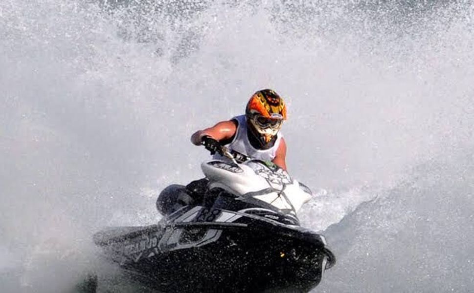 İznik Gölü’nde Adrenalin Dolu Hafta Sonu: Sujeti ve MotoSurf Yarışları Başlıyor