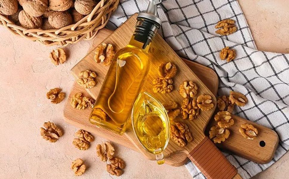 Ceviz Yağı Tüketirken Dikkat: Sağlıklı Diye Sınırsız Tüketmeyin