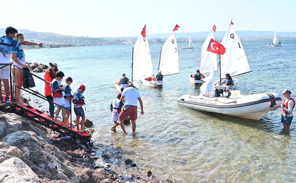 Çanakkale’de Çocuk ve Gençler Tarihe Saygı İçin Daldı