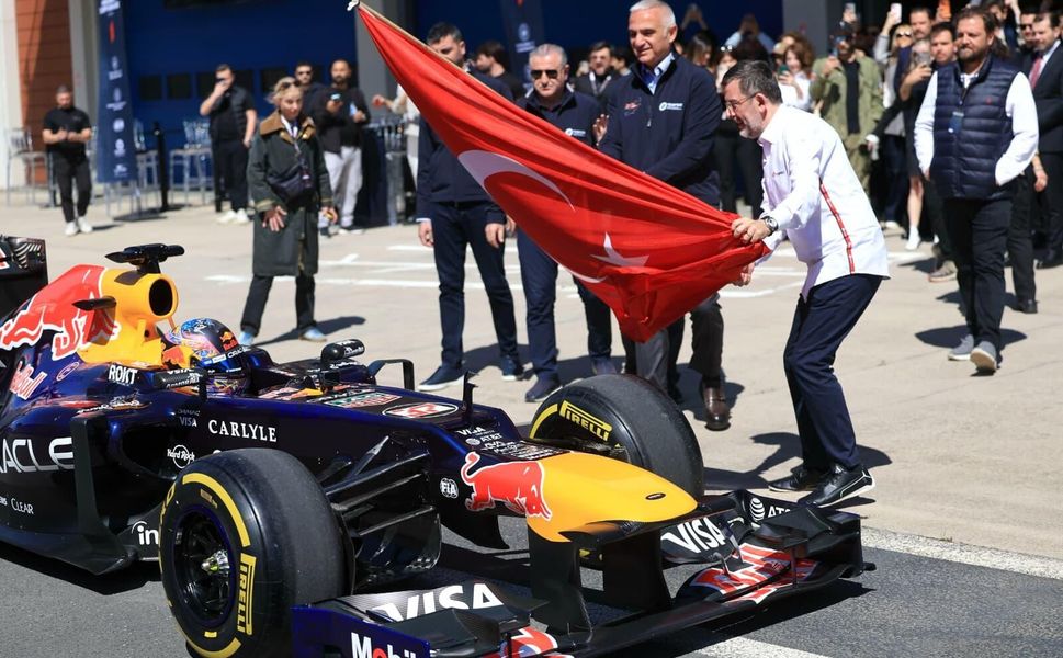 6 Yıllık Hasret Bitiyor! Formula 1 Türkiye’ye Dönüyor, Yarış Tarihi Kesinleşti