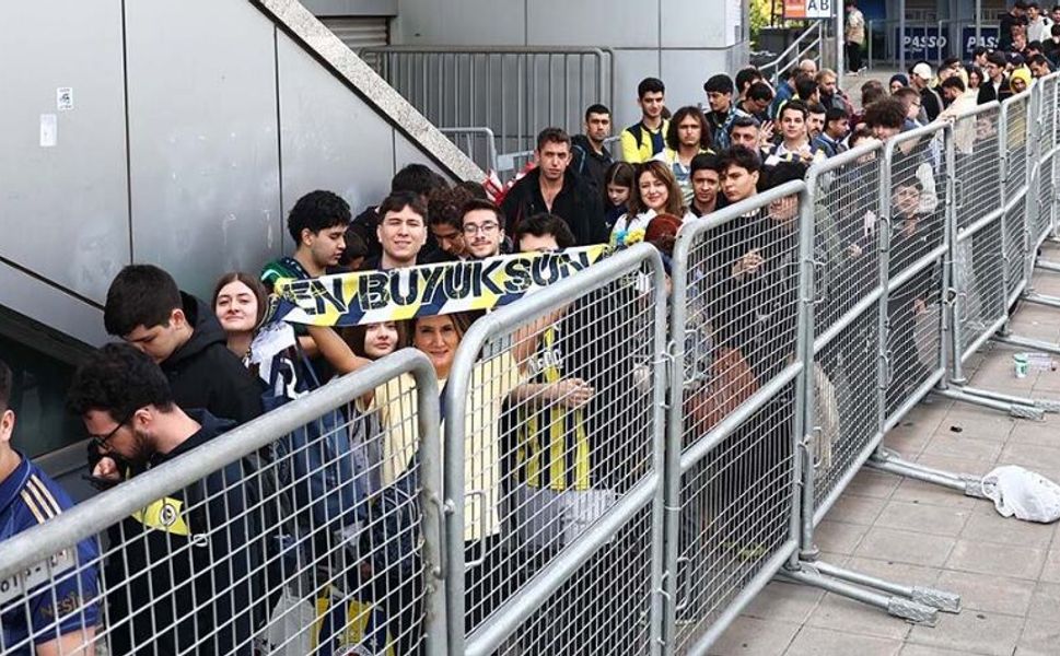 Ederson İçin Fenerbahçe Taraftarı Sabahın Erken Saatlerinde Kuyruğa Girdi