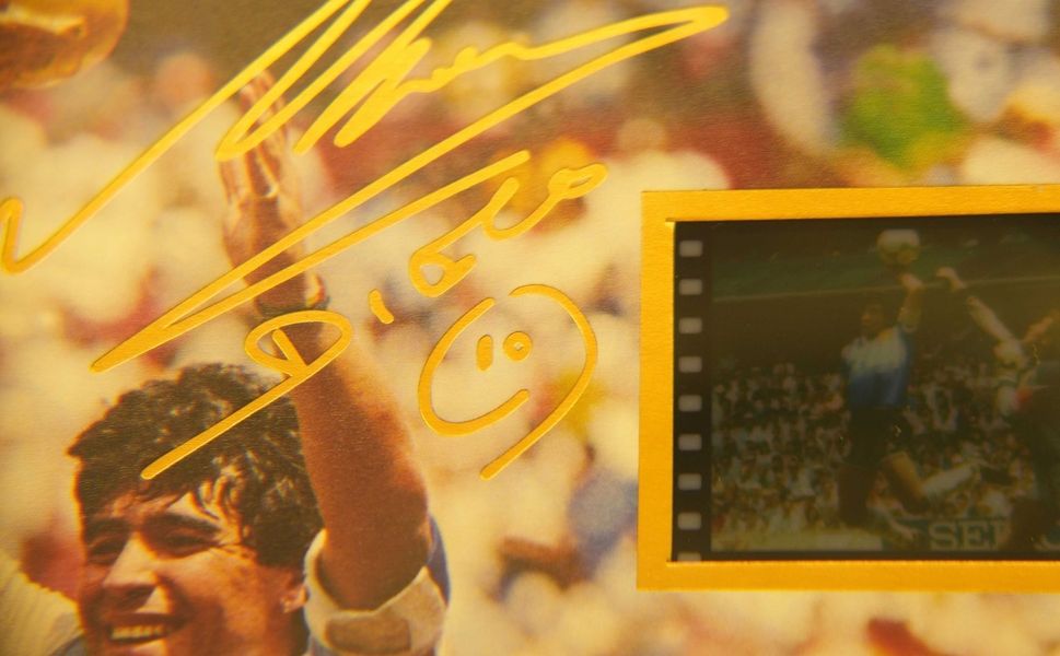 Maradona’nın Dünyasına Ücretsiz Yolculuk! Formaları ve “Yüzyılın Golü” Aynı Sergide