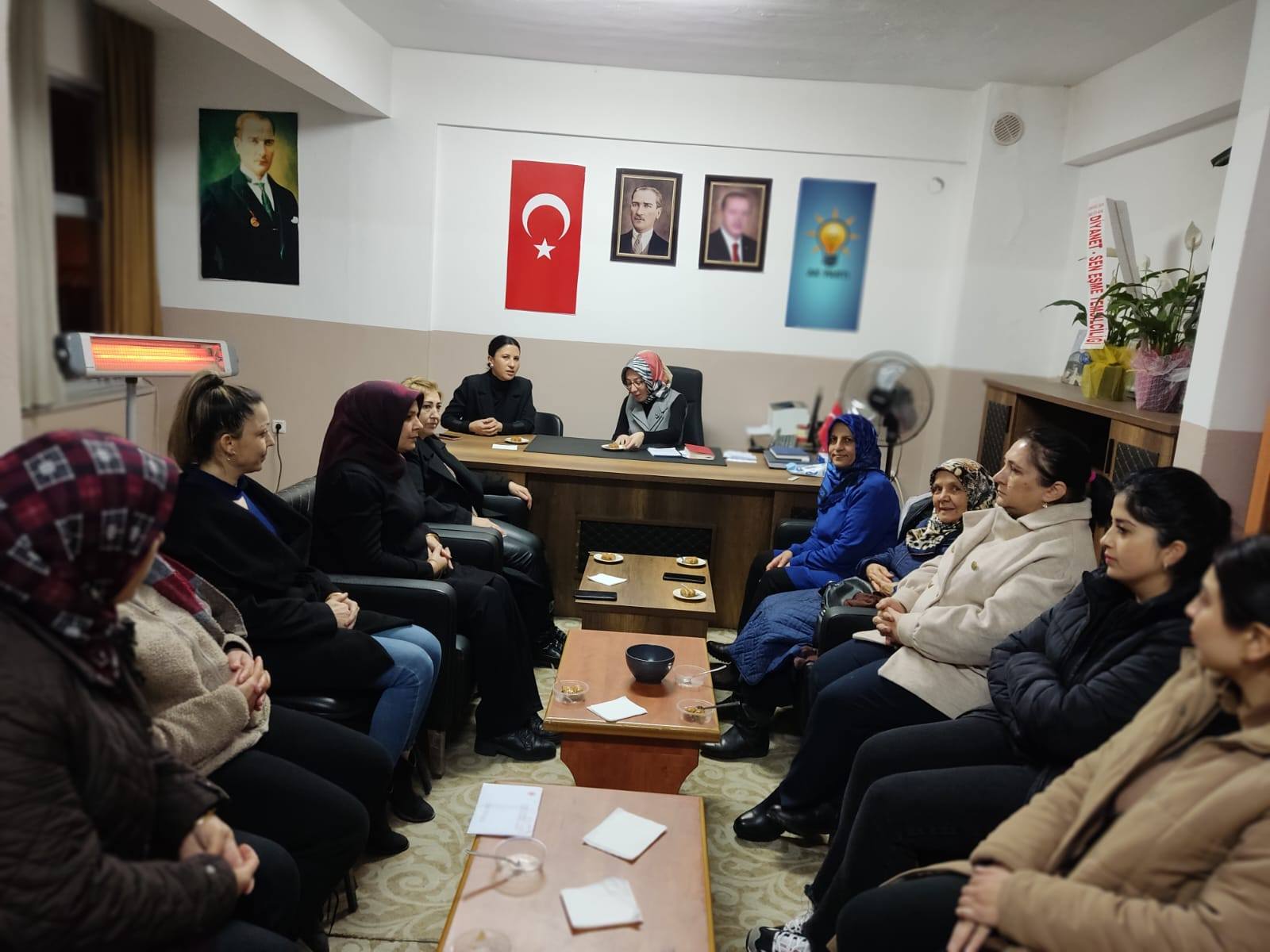 Ak Parti̇ (2)