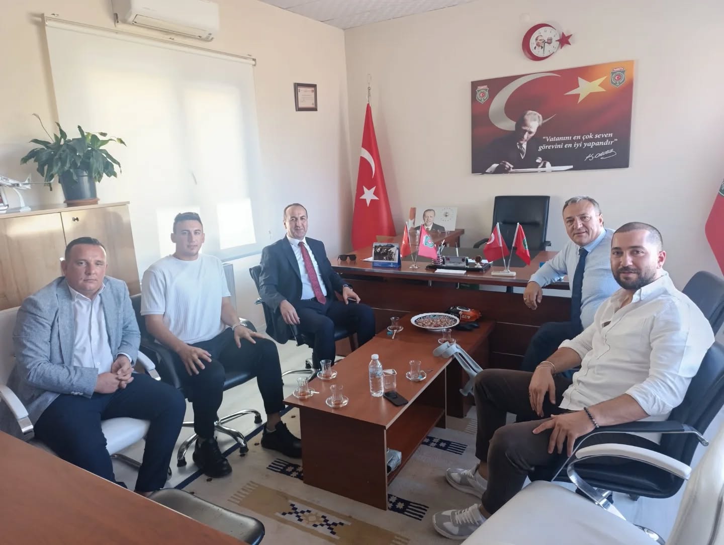 552660100 18136763551431364 5150350899747277283 N